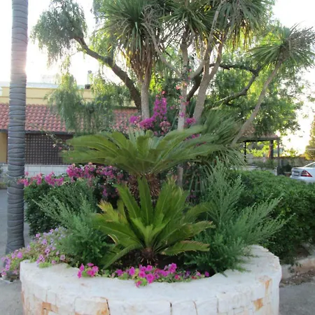 Tropical Отель Остуни